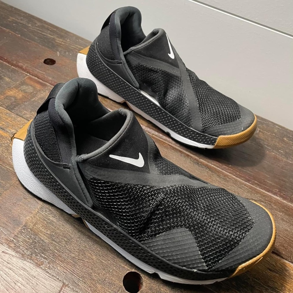 Nike Go FlyEase Sneakers
